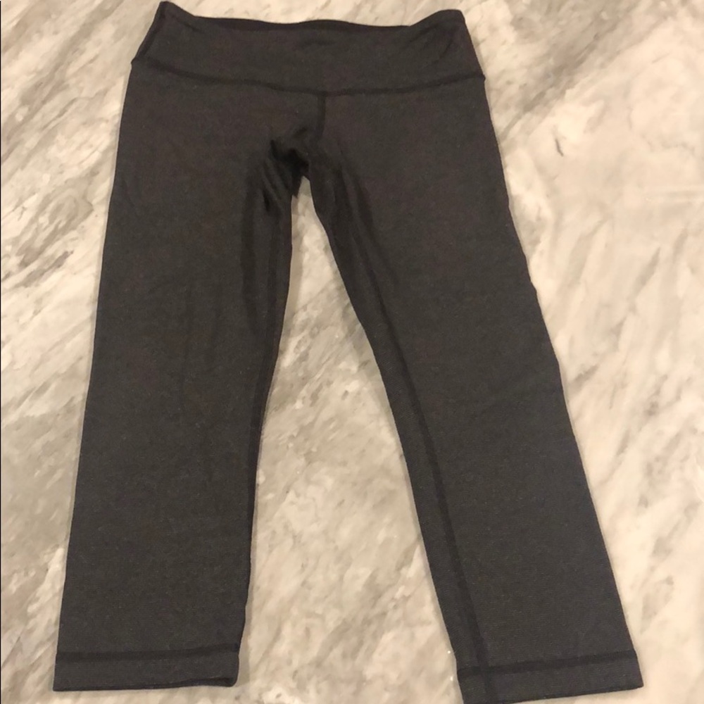 Lululemon Cropped Black Striped pant sz.4